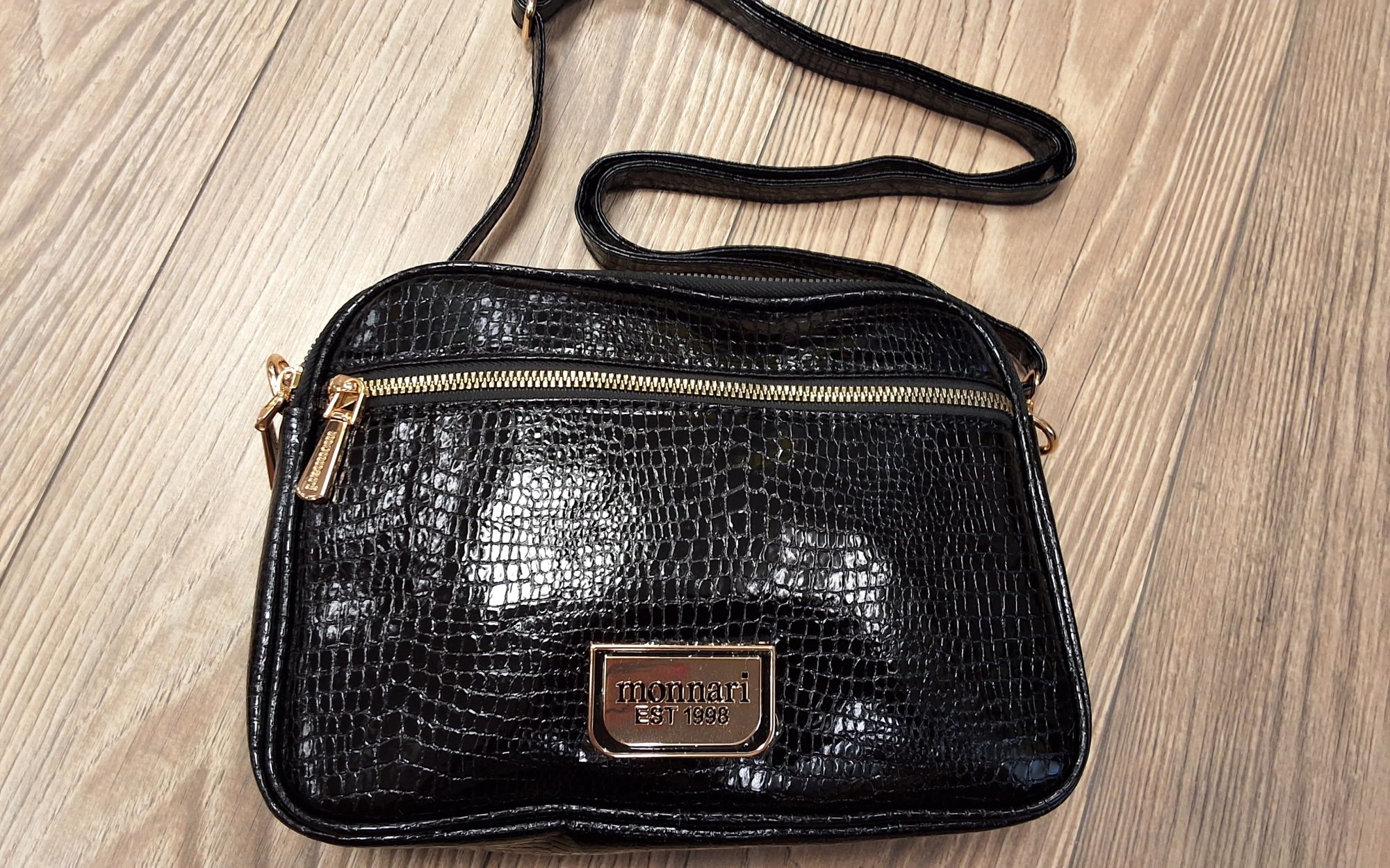 crossover jellegű test táska BAG4830-M20 fekete krokko